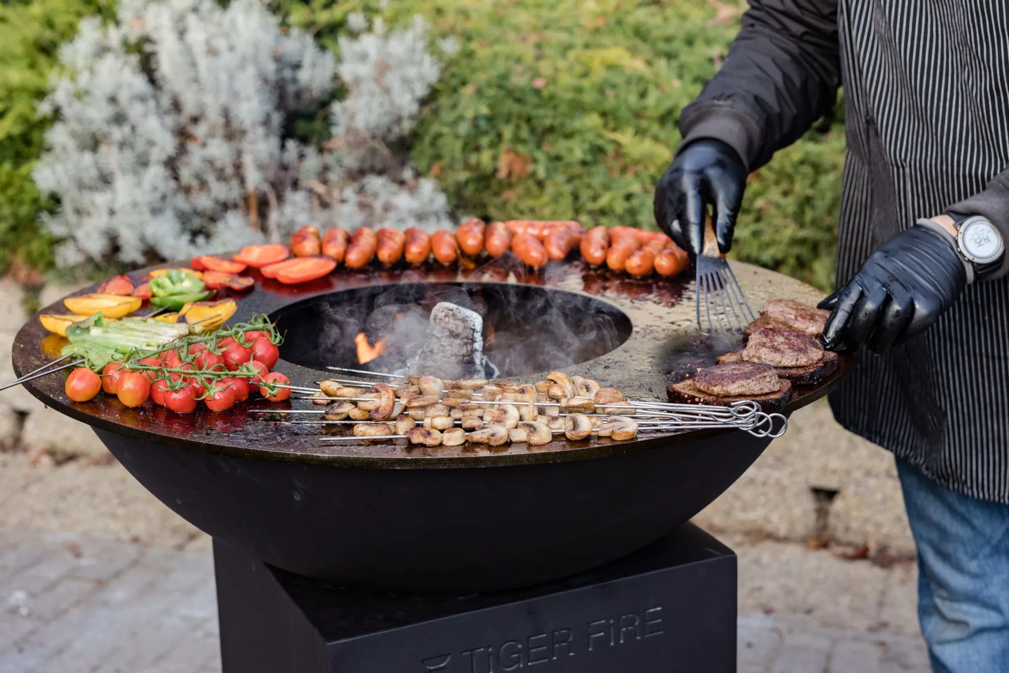 Bbq|ohgreen Barbecue zwarte poedercoat d88cm met vierkante gesloten voet